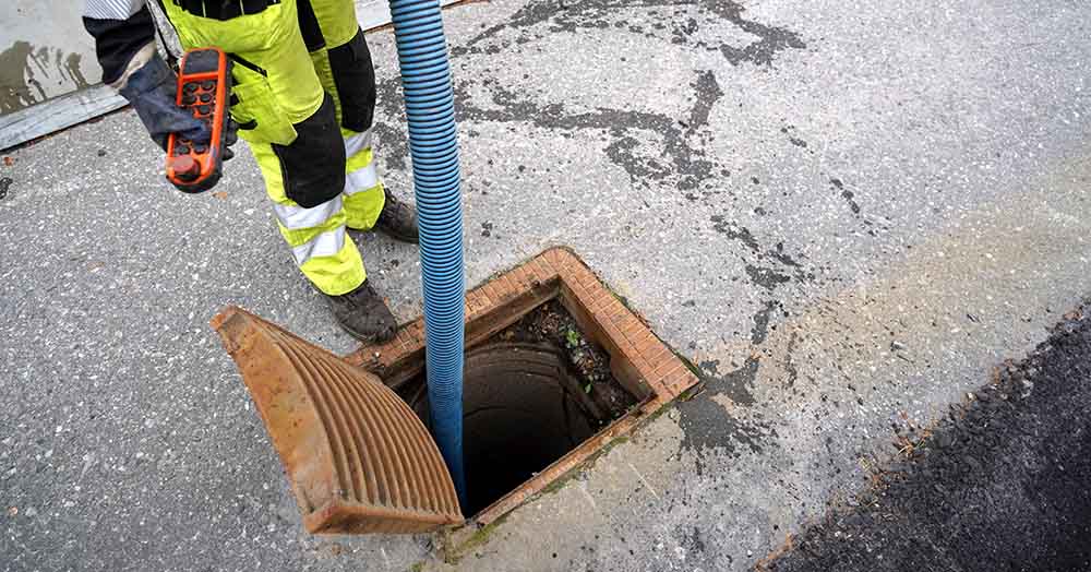 Tömning Av Dagvattenbrunn